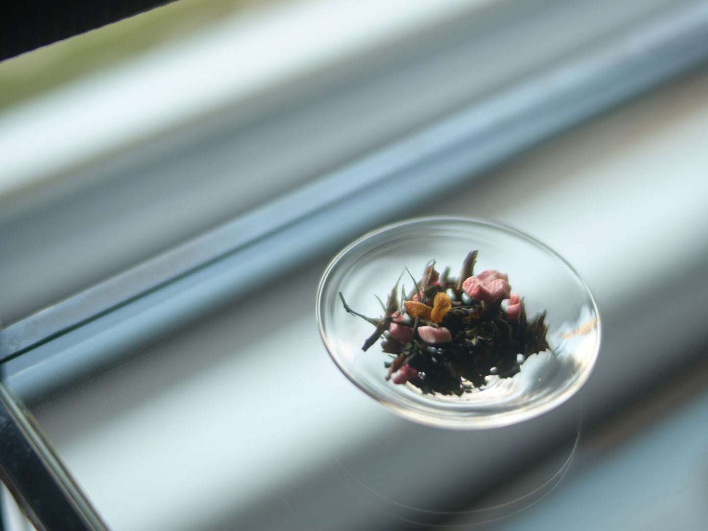 No.446 白茶と黒茶、苺、黒文字の葉、橘果皮のブレンド茶 <酸味・ハーブ>