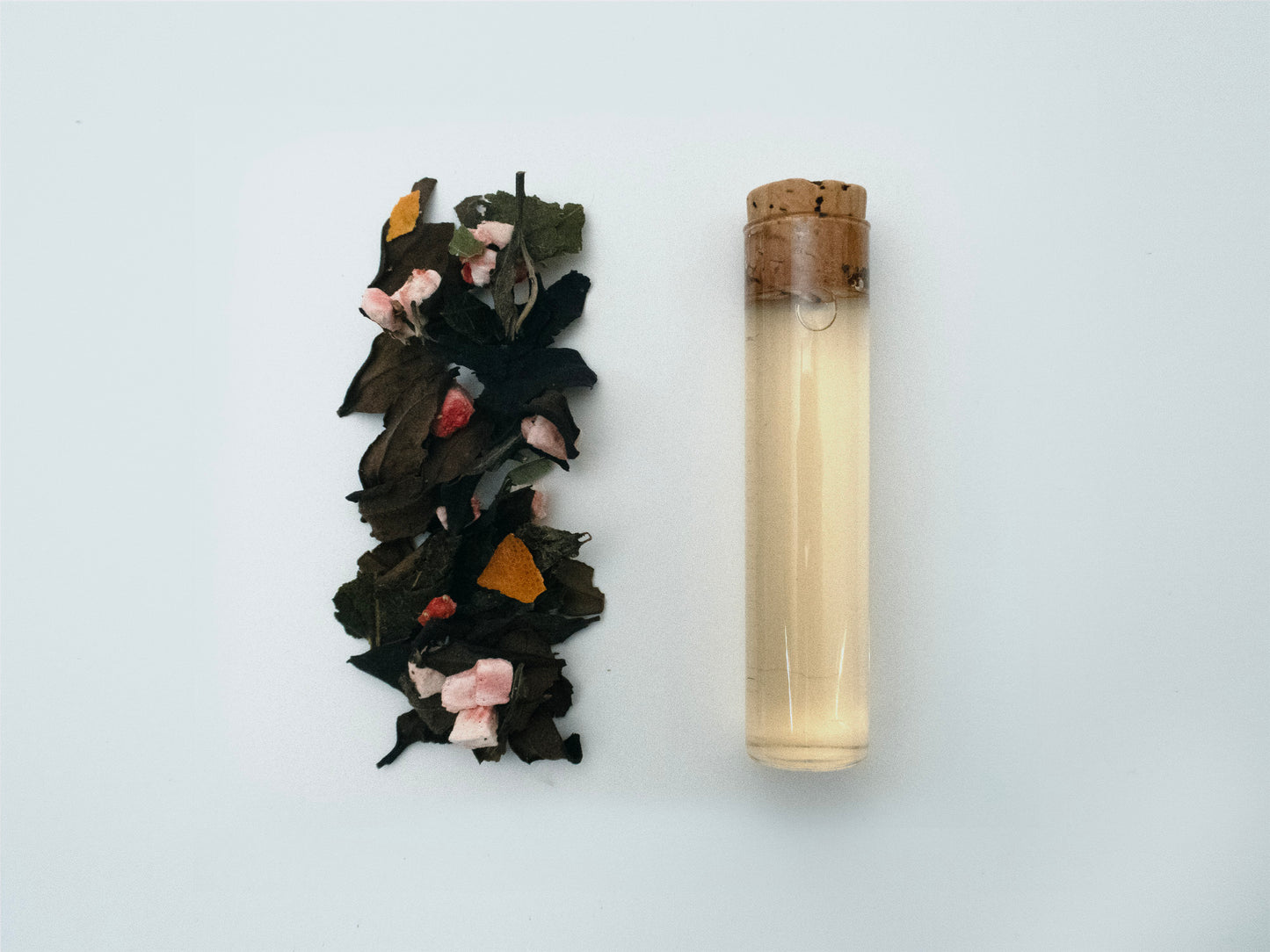 No.446 白茶と黒茶、苺、黒文字の葉、橘果皮のブレンド茶 ＜酸味・ハーブ＞