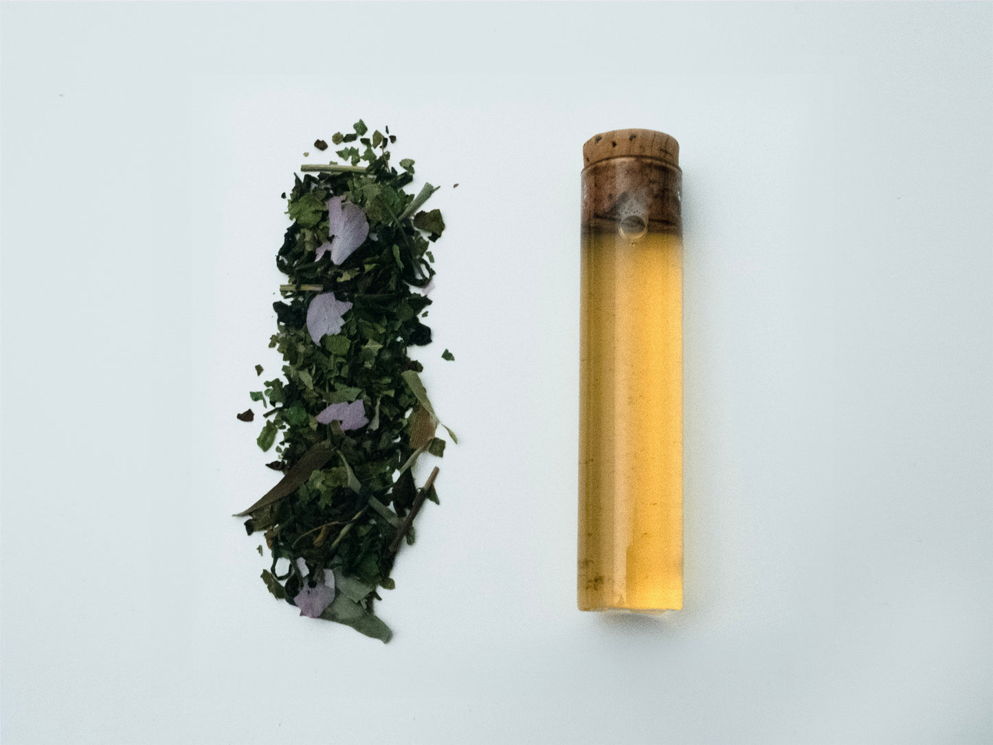 No.451 烏龍茶と桜の葉と花、桃の葉、月桃のブレンド茶 ＜フローラル・余韻＞