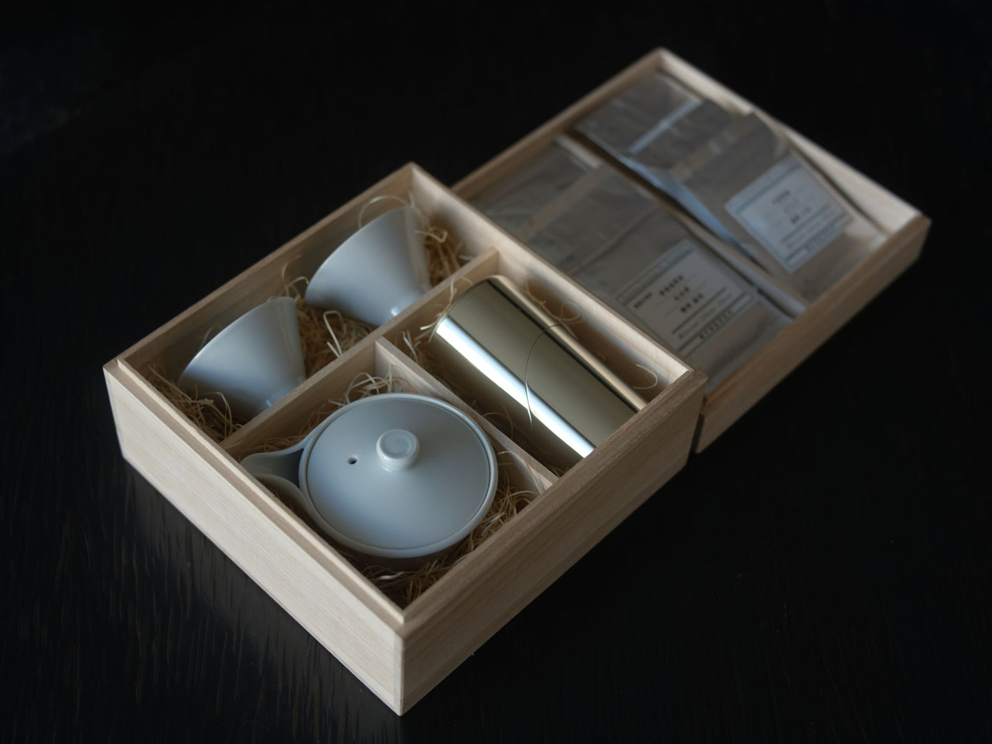 〈予約商品〉櫻井焙茶研究所特製  事始めの茶箱  －伝統の茶と道具－