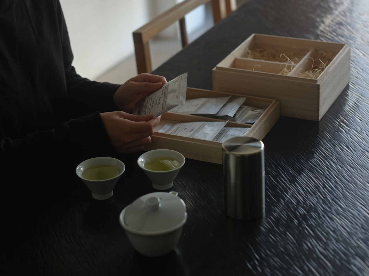 〈予約商品〉櫻井焙茶研究所特製  事始めの茶箱  －伝統の茶と道具－